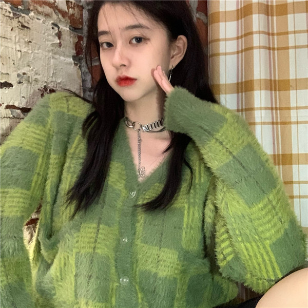 Naiste vabaaja vest spitsikaelusega