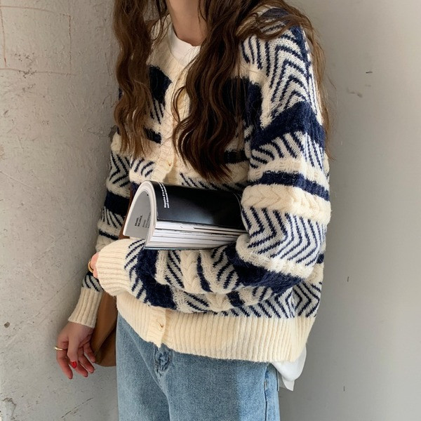 Vabaaja naiste vest ovaalse kaelusega