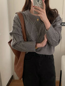 Μοντέρνο κοντό γυναικείο πουλόβερ με οβάλ ντεκολτέ