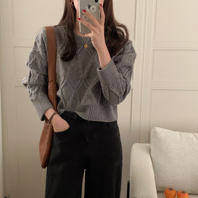 Μοντέρνο κοντό γυναικείο πουλόβερ με οβάλ ντεκολτέ