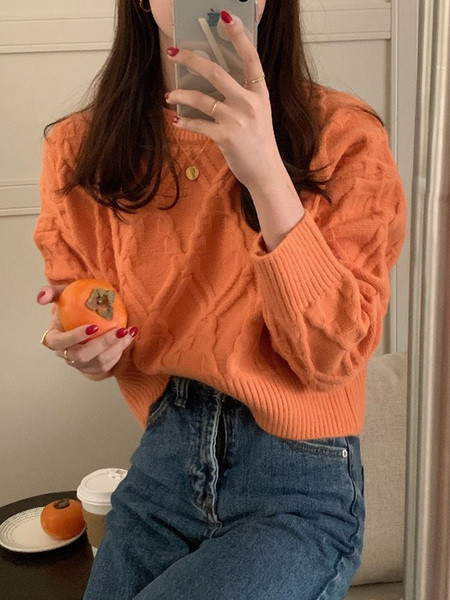 Μοντέρνο κοντό γυναικείο πουλόβερ με οβάλ ντεκολτέ