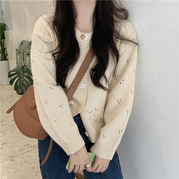 Naiste vabaaja vest nööpide ja ovaalse kaelusega