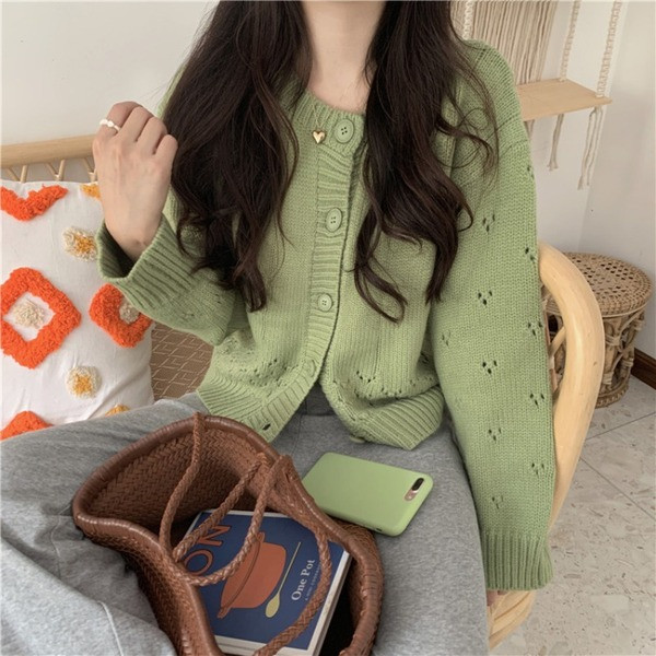 Naiste vabaaja vest nööpide ja ovaalse kaelusega