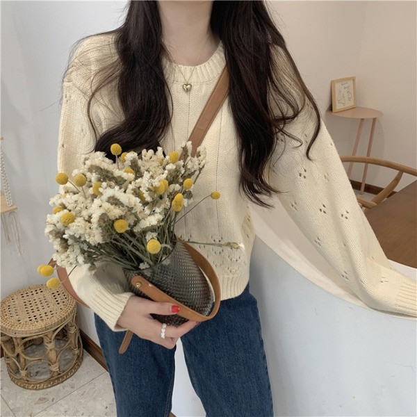 Naiste vabaaja vest nööpide ja ovaalse kaelusega