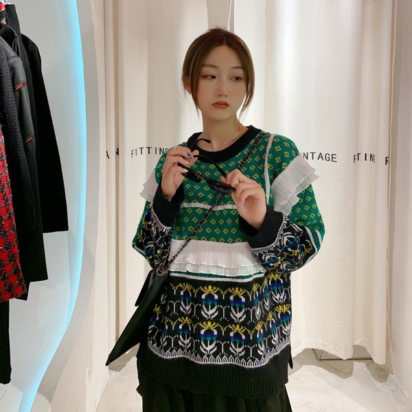 Moodne ovaalse kaelusega naiste kampsun