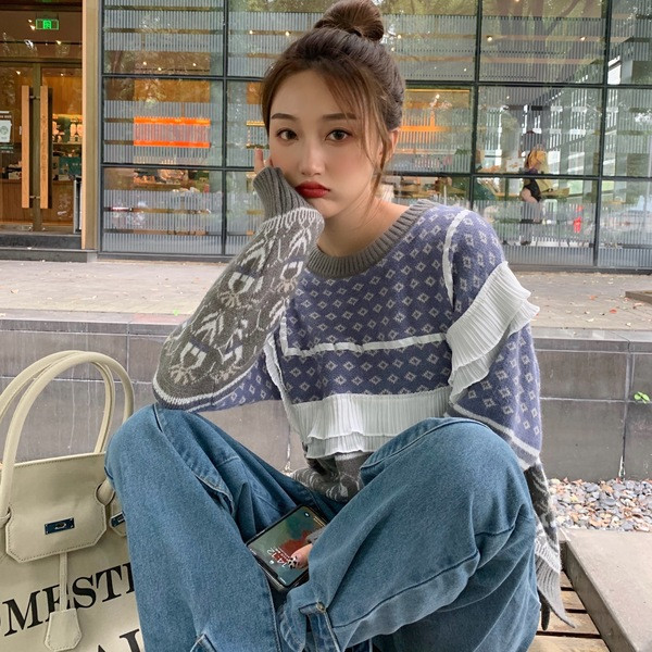 Moodne ovaalse kaelusega naiste kampsun