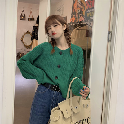 Naiste vabaaja vest ovaalse dekoltee ja nööpidega