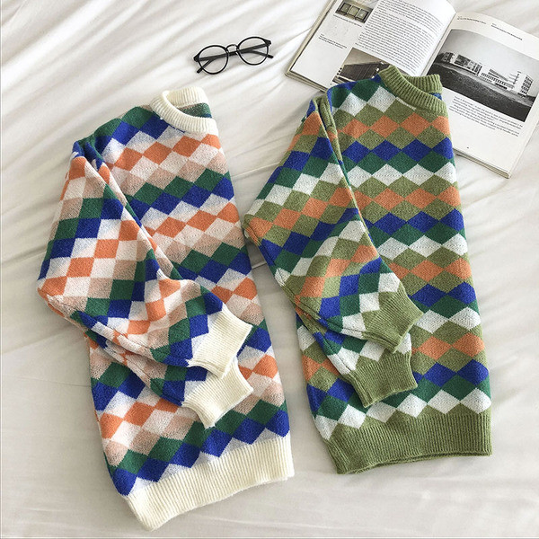 Γυναικείο λουλουδάτο πουλόβερ με στρογγυλή λαιμόκοψη