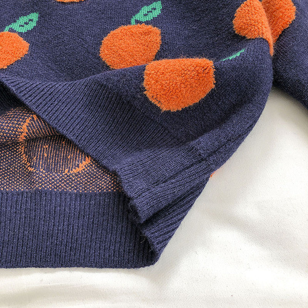 Ležeran ženski džemper s okruglim izrezom i dugim rukavima