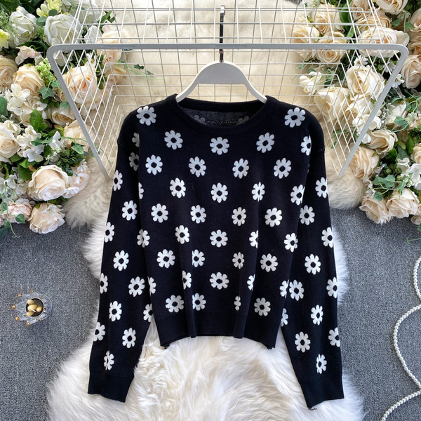 Naiste lilleline kampsun ovaalse kaelusega ja pikkade varrukatega