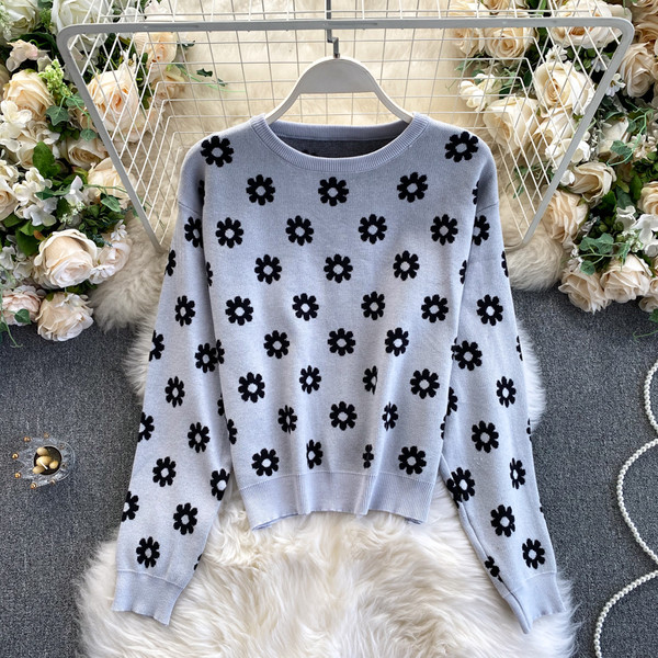 Naiste lilleline kampsun ovaalse kaelusega ja pikkade varrukatega