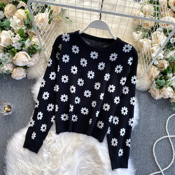 Naiste lilleline kampsun ovaalse kaelusega ja pikkade varrukatega