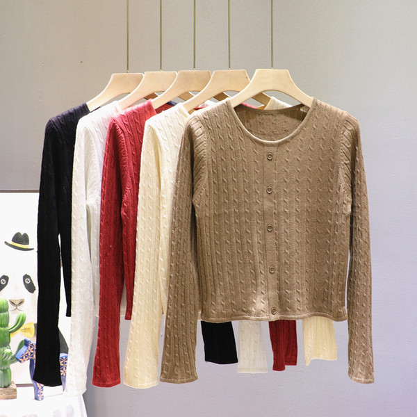 Νέο μοντέλο γυναικείο πουλόβερ με κουμπιά και στρογγυλή λαιμόκοψη