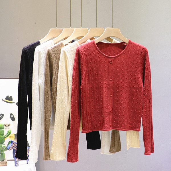 Νέο μοντέλο γυναικείο πουλόβερ με κουμπιά και στρογγυλή λαιμόκοψη