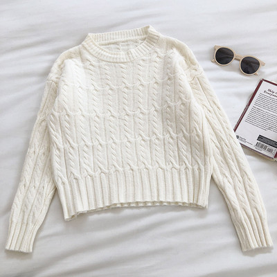 Praegune ümara kaelusega ja pikkade varrukatega naiste kampsun