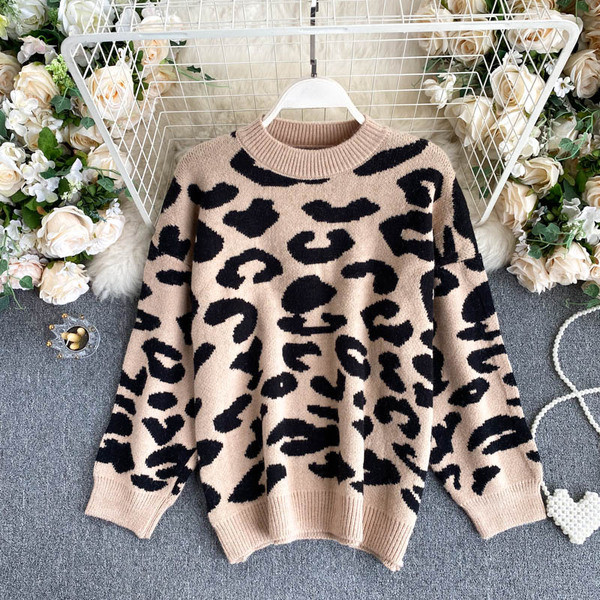 Casual πουλόβερ με οβάλ ντεκολτέ και μακριά μανίκια