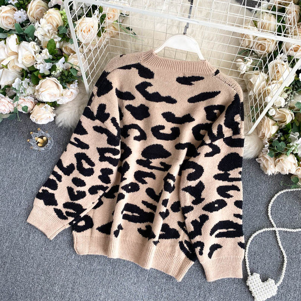 Casual πουλόβερ με οβάλ ντεκολτέ και μακριά μανίκια