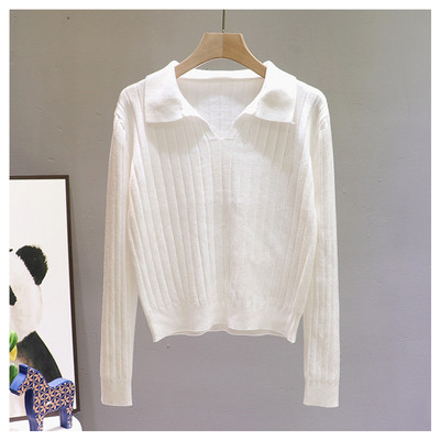 Μοντέρνο γυναικείο πουλόβερ με λαιμόκοψη και μακριά μανίκια