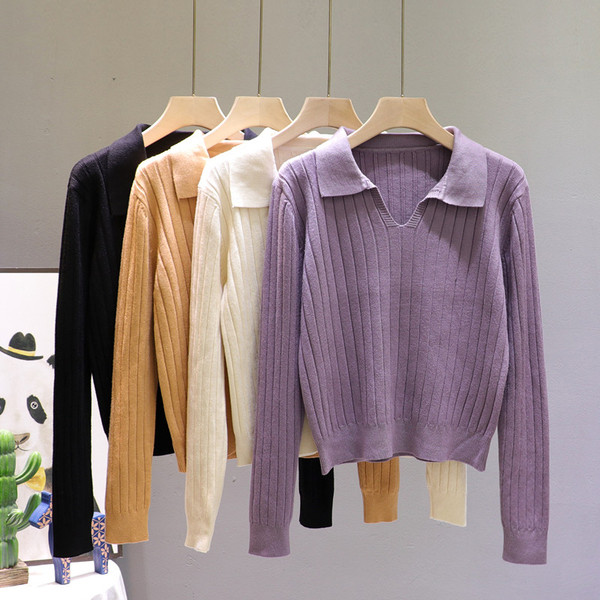 Μοντέρνο γυναικείο πουλόβερ με λαιμόκοψη και μακριά μανίκια