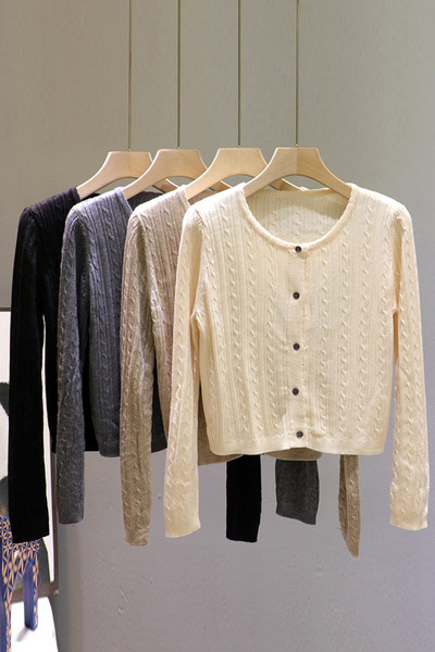 Νέο μοντέλο γυναικεία ζακέτα με κουμπιά και οβάλ ντεκολτέ