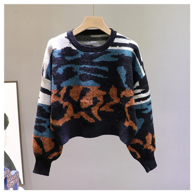 Μοντέρνο γυναικείο πουλόβερ με μοτίβο και οβάλ ντεκολτέ