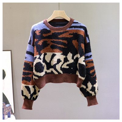 Μοντέρνο γυναικείο πουλόβερ με μοτίβο και οβάλ ντεκολτέ