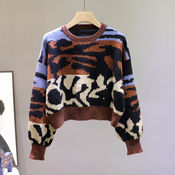 Μοντέρνο γυναικείο πουλόβερ με μοτίβο και οβάλ ντεκολτέ