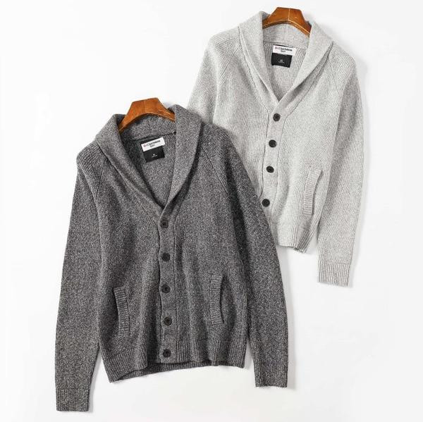 Rudeninė vyriška liemenė su sagomis ir kišenėmis