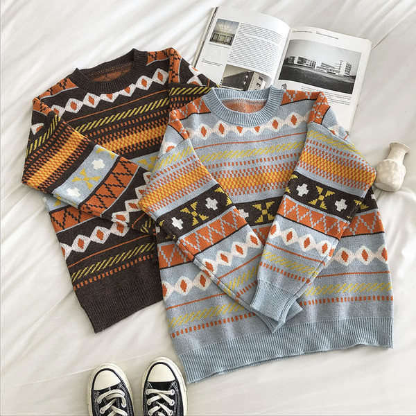 Πολύχρωμο γυναικείο πουλόβερ με οβάλ ντεκολτέ