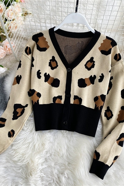 Uue mudeli naiste kardigan spits-kaelusega ja nööpidega