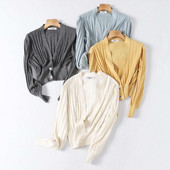 Κοντή καθημερινή ζακέτα με κουμπιά και λαιμόκοψη