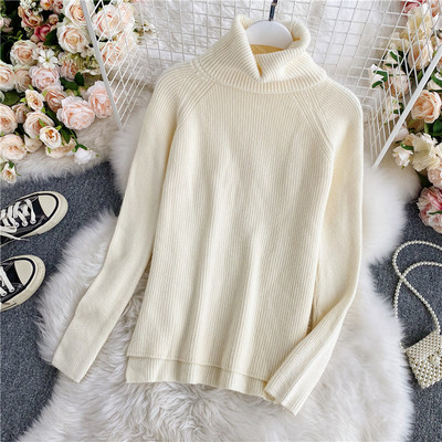 Γυναικείο πουλόβερ με ψηλό γιακά - ασύμμετρο μοντέλο