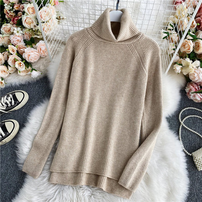 Γυναικείο πουλόβερ με ψηλό γιακά - ασύμμετρο μοντέλο