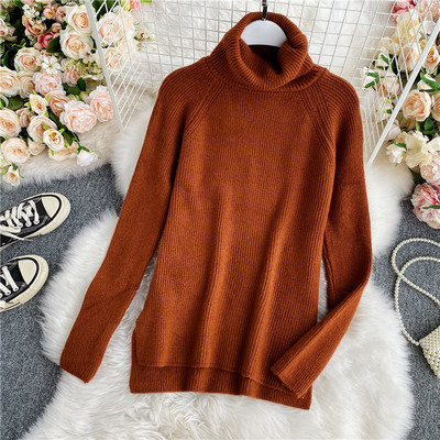 Γυναικείο πουλόβερ με ψηλό γιακά - ασύμμετρο μοντέλο