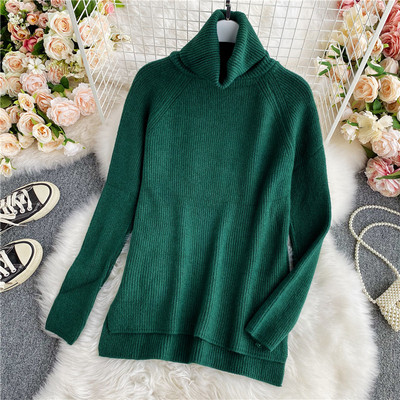 Γυναικείο πουλόβερ με ψηλό γιακά - ασύμμετρο μοντέλο