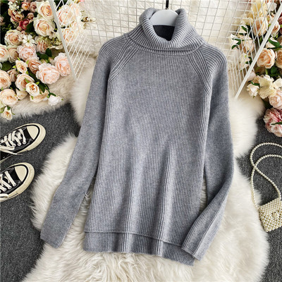 Γυναικείο πουλόβερ με ψηλό γιακά - ασύμμετρο μοντέλο