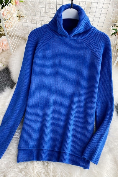 Γυναικείο πουλόβερ με ψηλό γιακά - ασύμμετρο μοντέλο