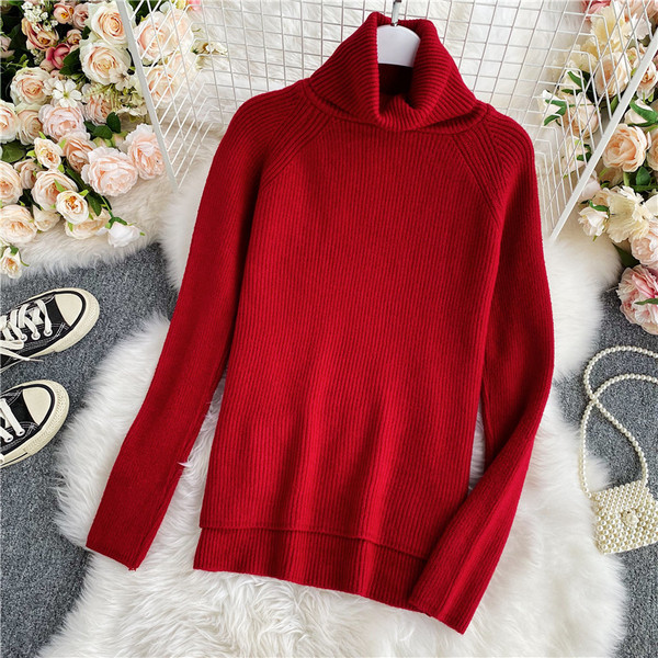 Γυναικείο πουλόβερ με ψηλό γιακά - ασύμμετρο μοντέλο