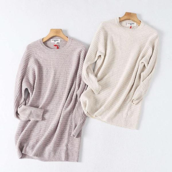 Novi model dugog džempera sa ovalnim izrezom