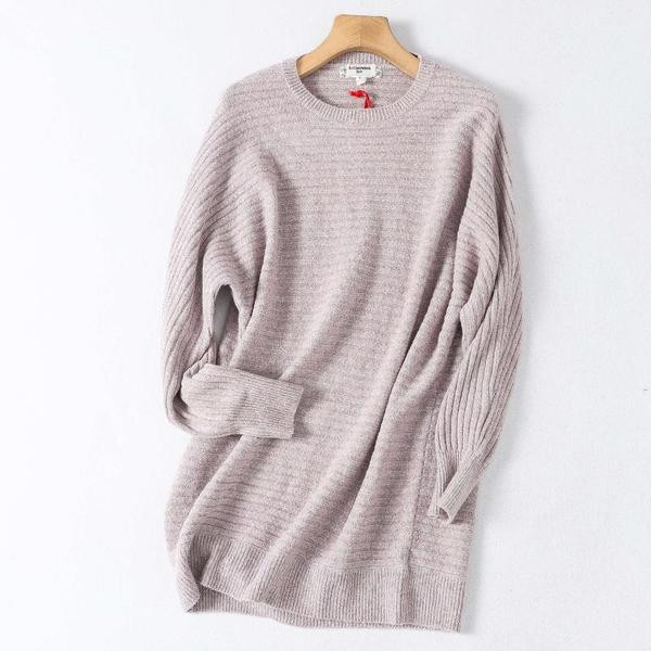 Novi model dugog džempera sa ovalnim izrezom