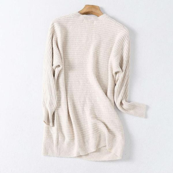 Novi model dugog džempera sa ovalnim izrezom