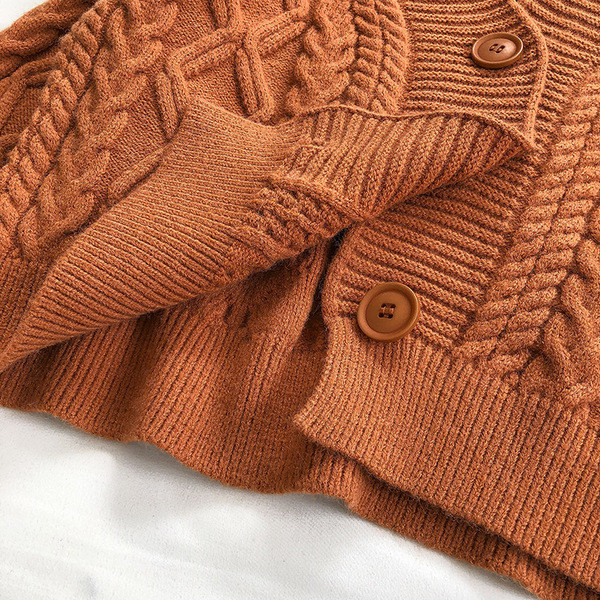 Ležerni ženski kardigan u retro stilu s gumbima