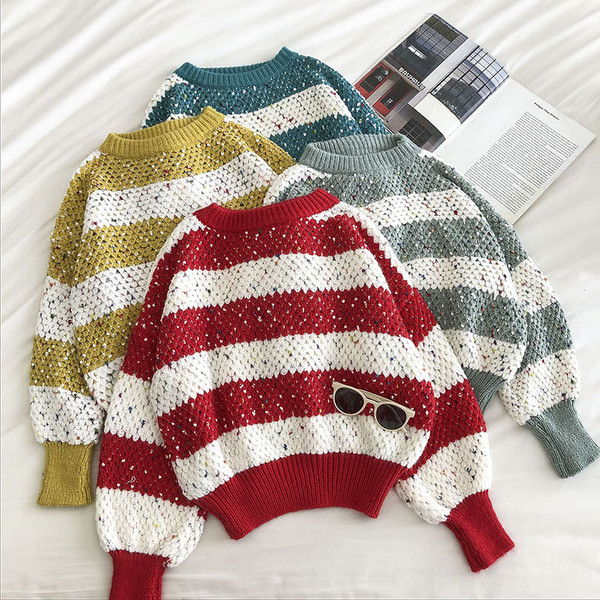 Triibuline naiste kampsun ovaalse kaelusega