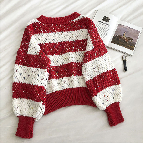 Triibuline naiste kampsun ovaalse kaelusega