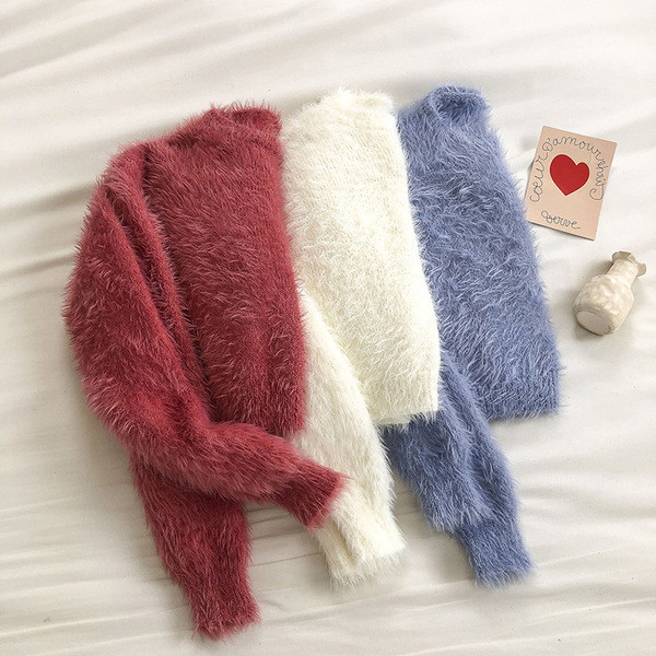 Ženski puhasti pulover s okruglim izrezom