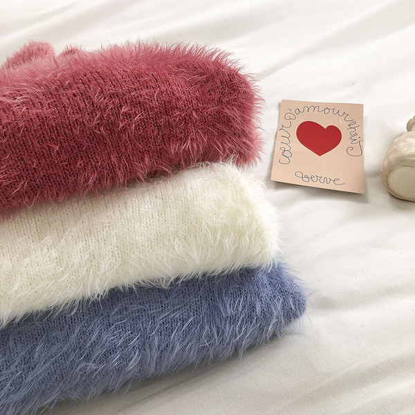 Ženski puhasti pulover s okruglim izrezom