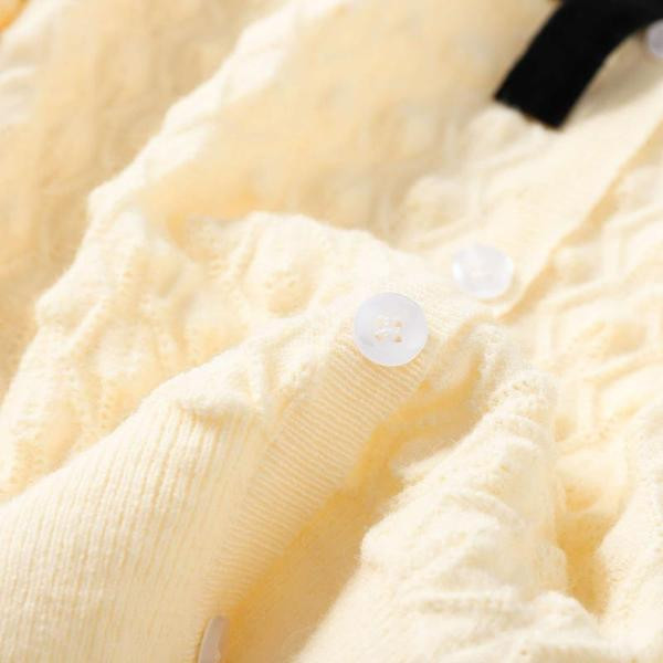 Moodne tikandiga kardigan naistele