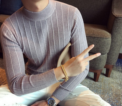 Ανδρικό πουλόβερ με ψηλό γιακά και μακριά μανίκια