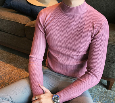 Ανδρικό πουλόβερ με ψηλό γιακά και μακριά μανίκια