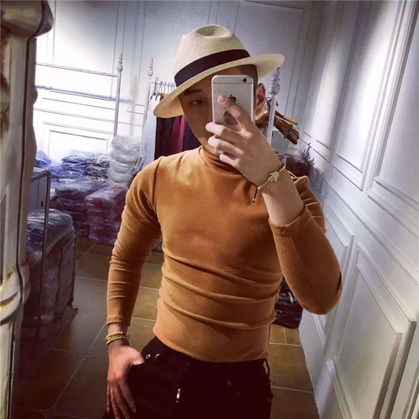 Ανδρικό πουλόβερ με ψηλό γιακά και μακριά μανίκια